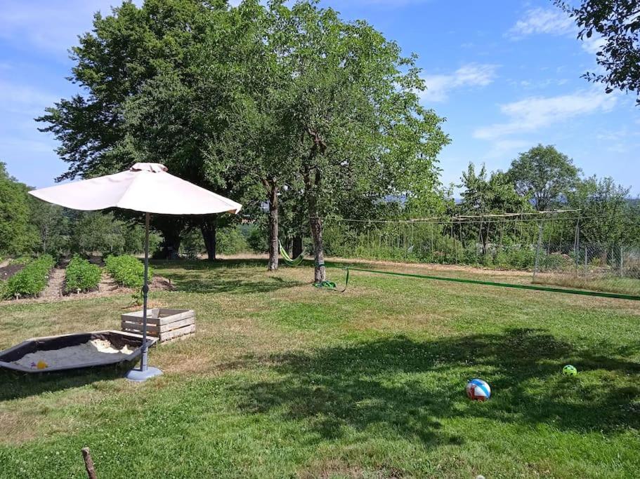 Les Jardins Des 3 Provinces- Gite Montcharvot Bagian luar foto